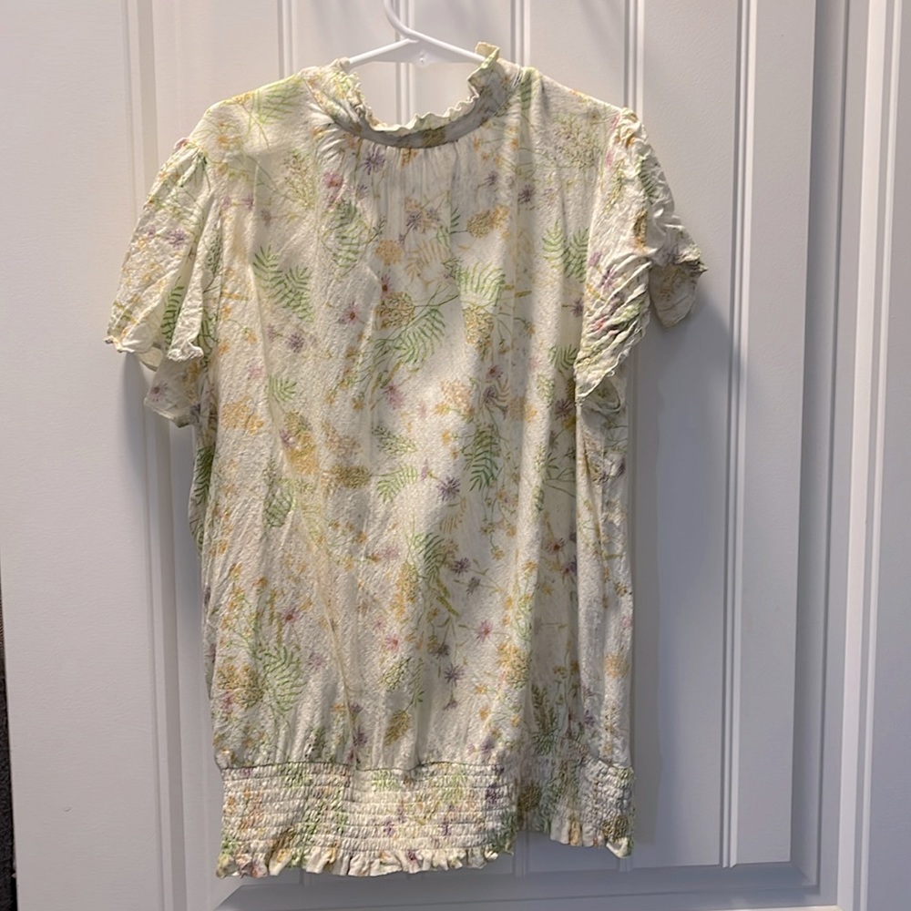 Cute shirt. Wear with cut off shorts this summer or with slacks for work.